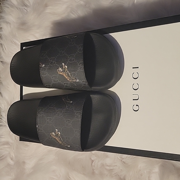 Gucci Shoes | Mens Gucci Slides Size 8 | Color: Black | Size: 8 | Ginalomonaco67's Closet